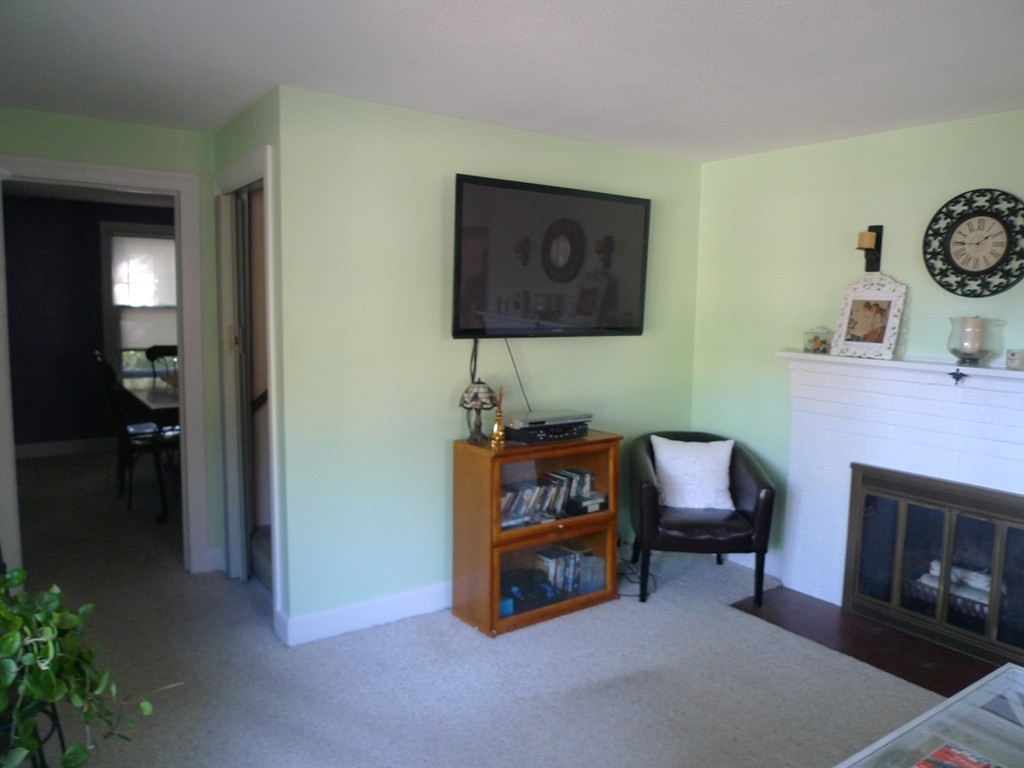 89 Janet Street West Springfield, MA 01089 - Photo 3 of 20 Gallery Image 3