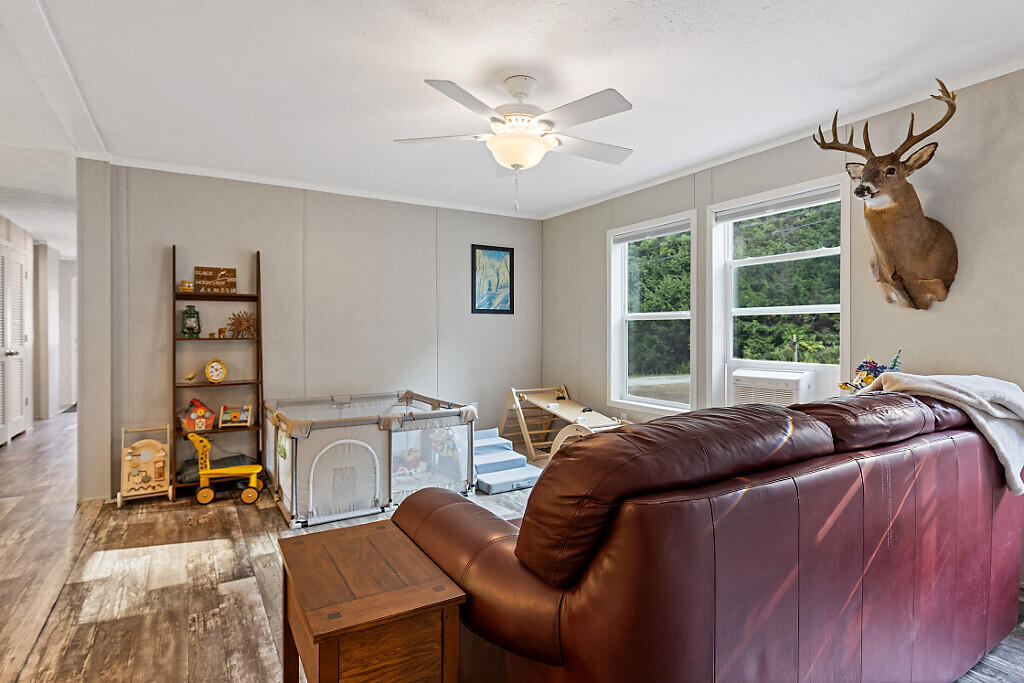 22 Old Rte 133 Winthrop, ME 04364 - Photo 4 of 58 Livingroom