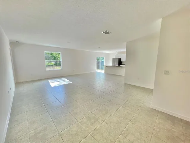 $2,500 | 560 Walnut Avenue, Orange City, FL 32763