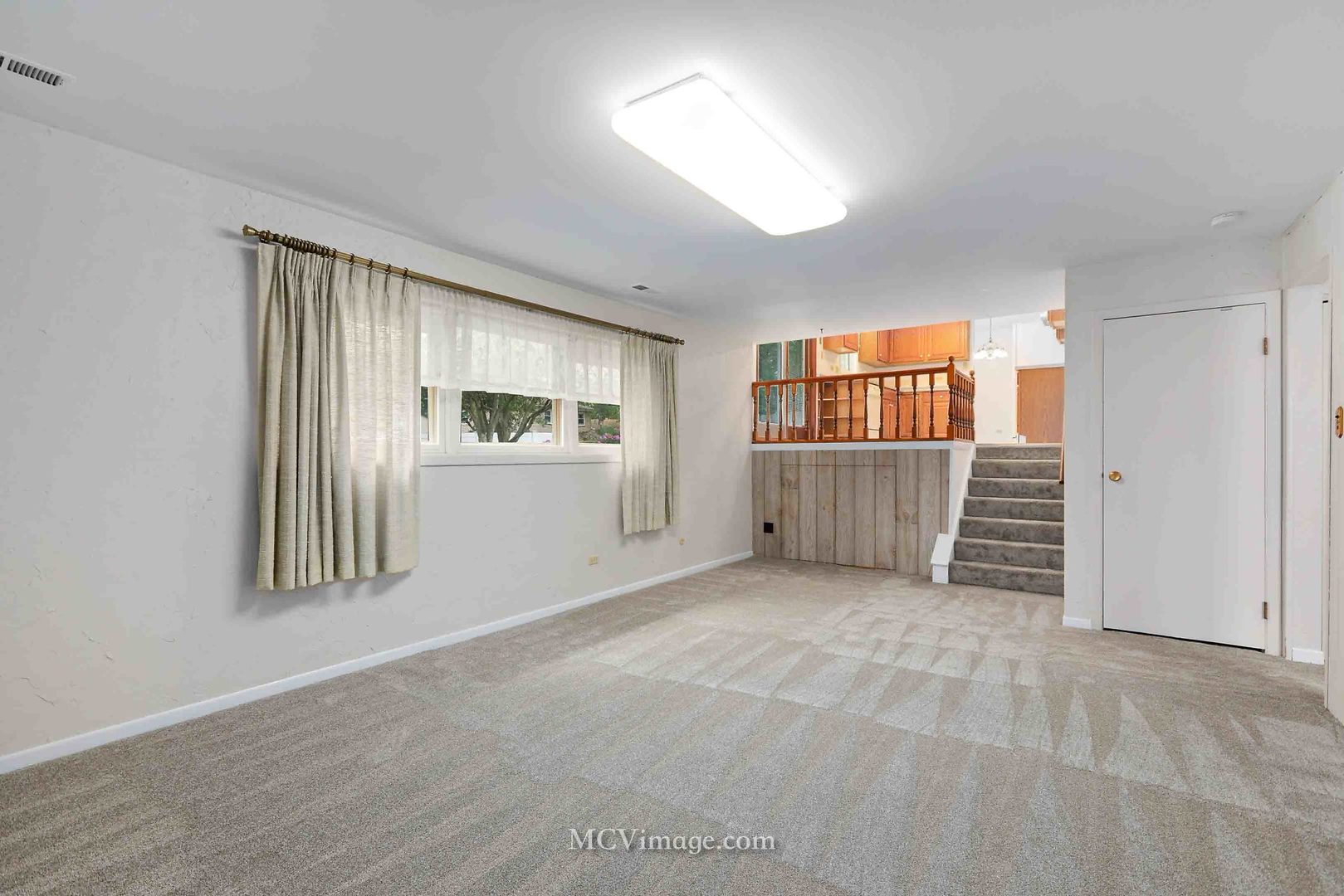 563 Quail Run Road Matteson, IL 60443 - Photo 17 of 25 an empty room with windows and cabinet