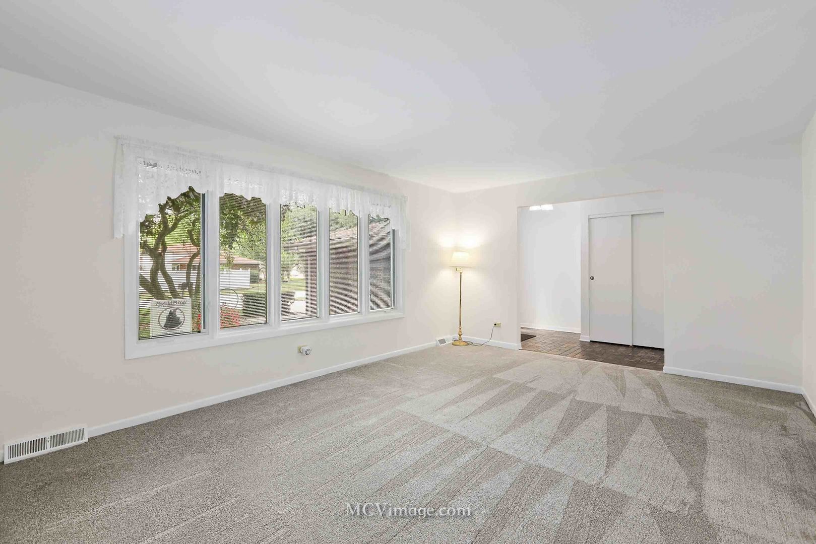 563 Quail Run Road Matteson, IL 60443 - Photo 4 of 25 a view of an empty room with a window