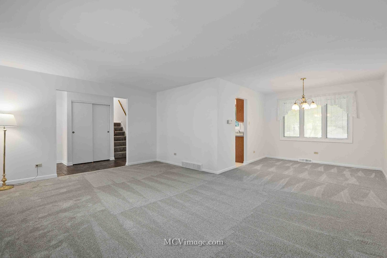 563 Quail Run Road Matteson, IL 60443 - Photo 6 of 25 an empty room with windows and closet