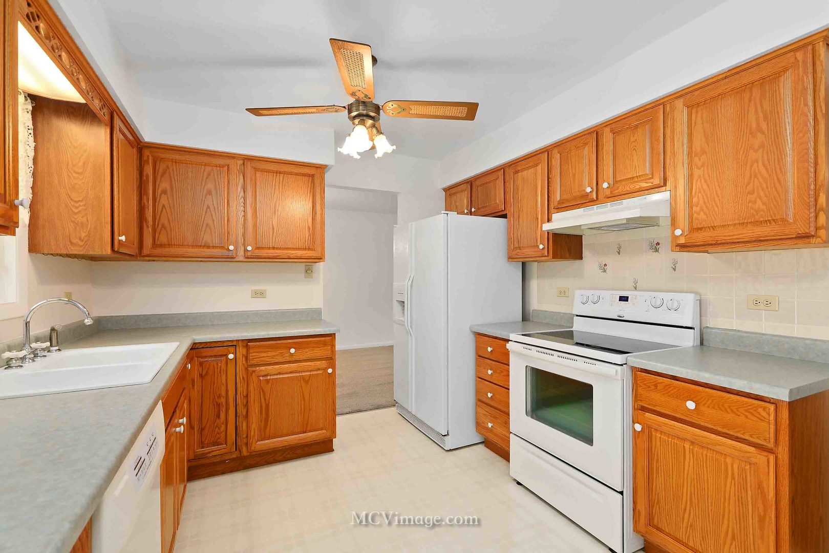 563 Quail Run Road Matteson, IL 60443 - Photo 8 of 25 a kitchen with stainless steel appliances granite countertop a sink a stove and a refrigerator