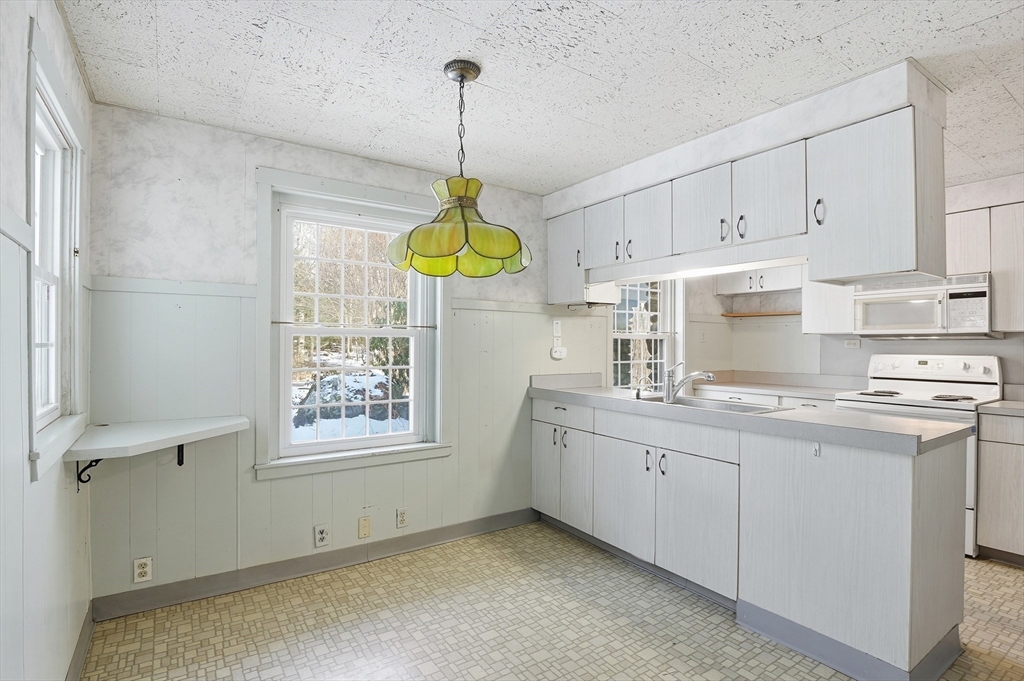 13 Goodnow Road Princeton, MA 01541 - Photo 17 of 38