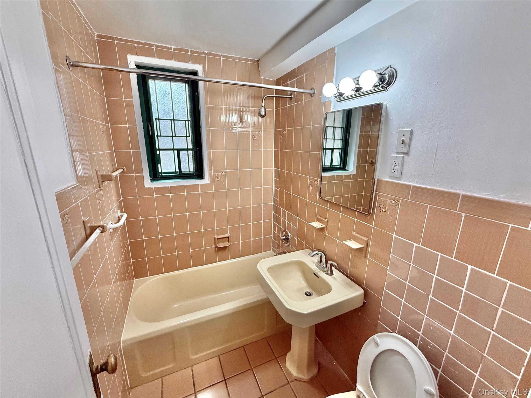 1562 Unionport Road, Unit 5A Bronx, NY 10462 - Photo 17 of 17