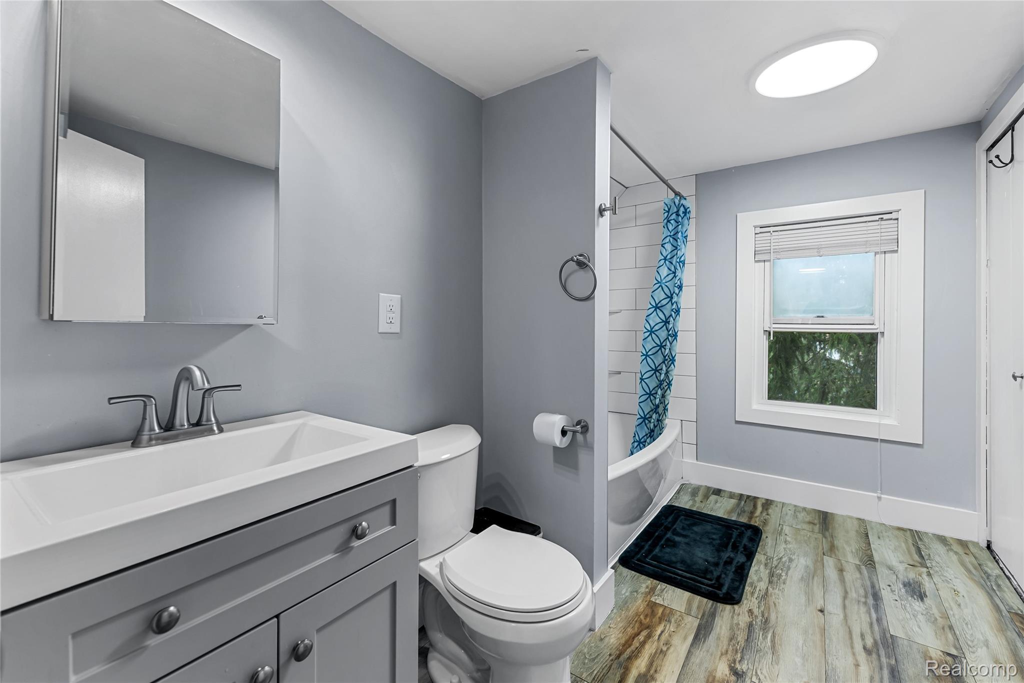 3139 Willet Avenue Rochester, MI 48309 - Photo 23 of 37 Upstairs Full Bath