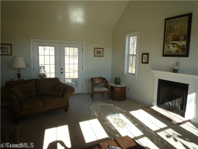 1390 George Road Westfield, NC 27053 - Photo 5 of 16 Den/Family/Great Room.