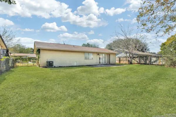 $1,395 | 6711 Spring Hollow Street, San Antonio, TX 78249