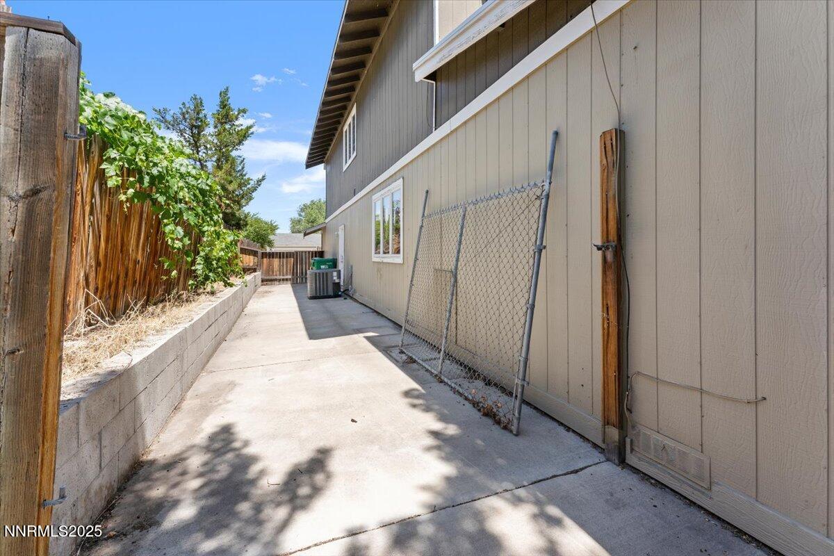 2060 Kings Row Reno, NV 89503 - Photo 31 of 37 a view of a pathway with a building