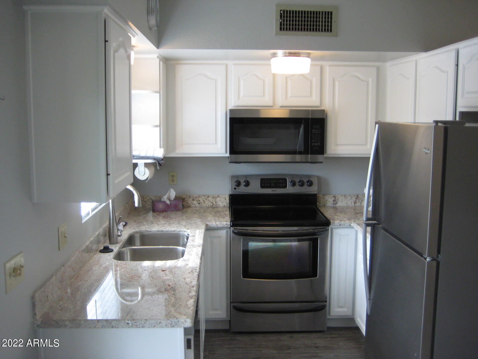 617 South Power Road, Unit 348 Mesa, AZ 85206 - Photo 4 of 11 Kitchen