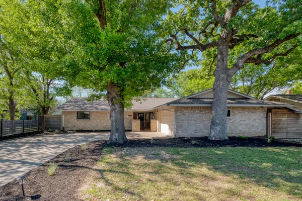 $3,250 | 2117 Gaston Pl Drive, Austin, TX 78723