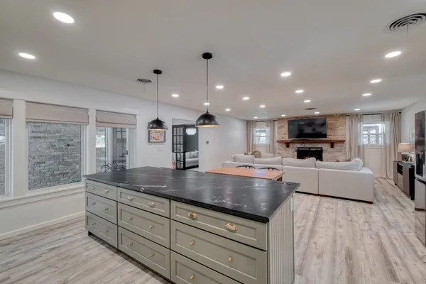 $3,250 | 2117 Gaston Pl Drive, Austin, TX 78723