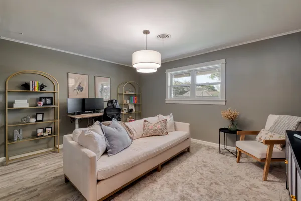 $3,250 | 2117 Gaston Pl Drive, Austin, TX 78723
