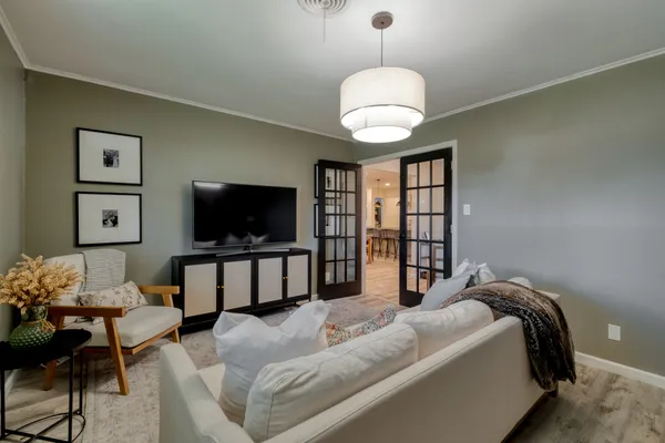$3,250 | 2117 Gaston Pl Drive, Austin, TX 78723