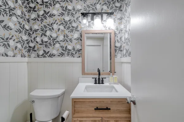 $3,250 | 2117 Gaston Pl Drive, Austin, TX 78723