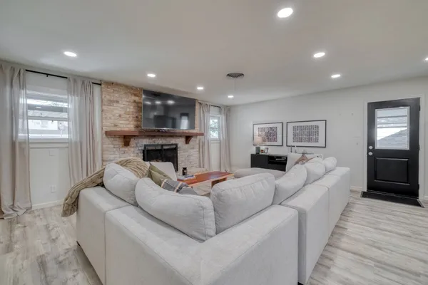 $3,250 | 2117 Gaston Pl Drive, Austin, TX 78723