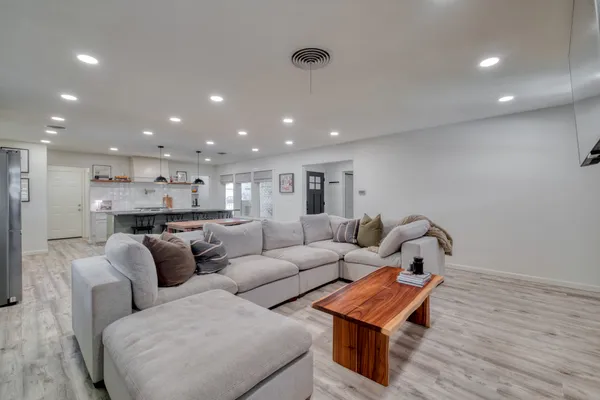 $3,250 | 2117 Gaston Pl Drive, Austin, TX 78723