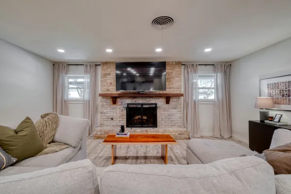 $3,250 | 2117 Gaston Pl Drive, Austin, TX 78723