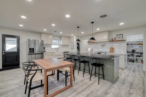 $3,250 | 2117 Gaston Pl Drive, Austin, TX 78723