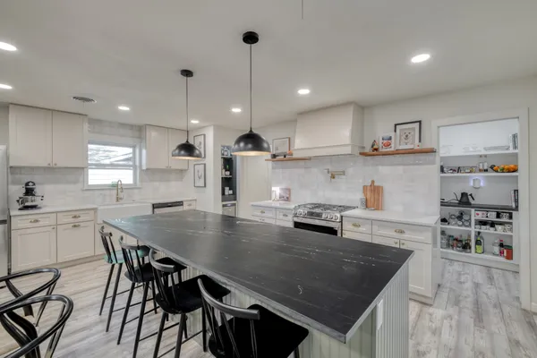 $3,250 | 2117 Gaston Pl Drive, Austin, TX 78723