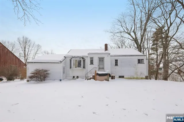 $799,000 | 261 Idaho Street, Paramus, NJ 07652