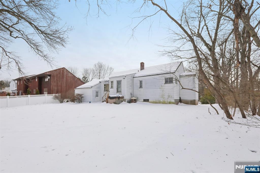 261 Idaho Street Paramus, NJ 07652 - Photo 22 of 23