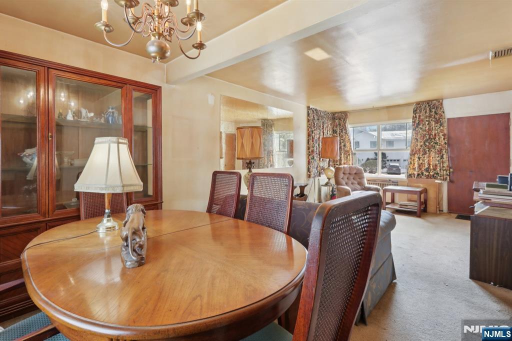 261 Idaho Street Paramus, NJ 07652 - Photo 8 of 23