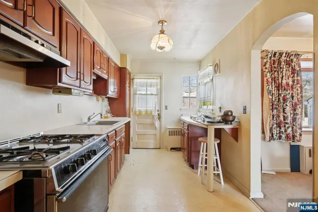 $799,000 | 261 Idaho Street, Paramus, NJ 07652