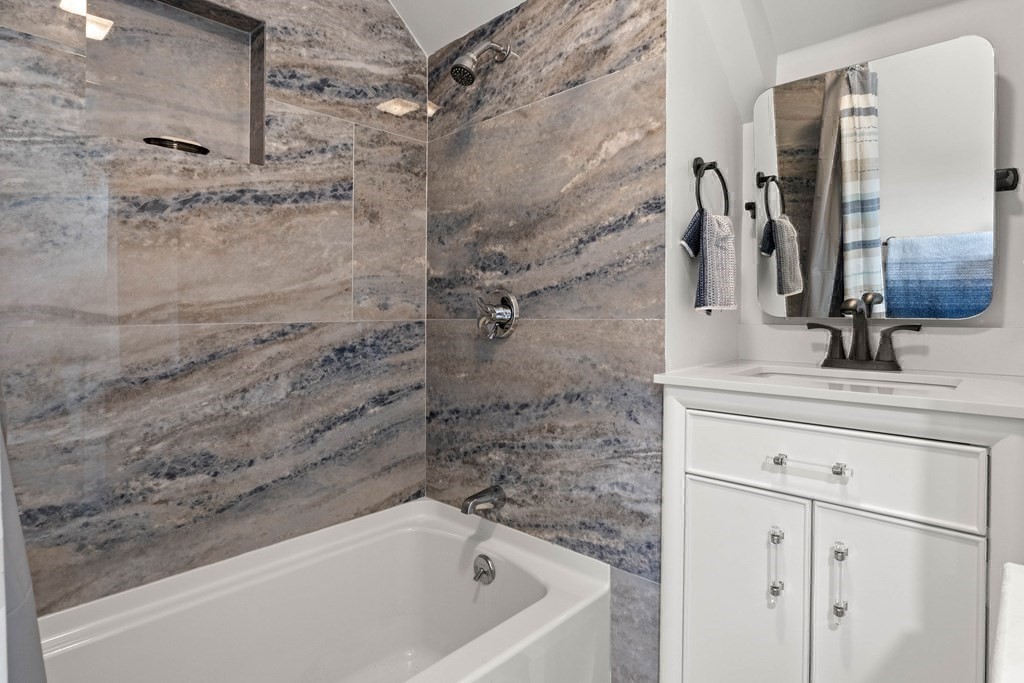 30 Chapel Street, Unit B Gloucester, MA 01930 - Photo 22 of 36