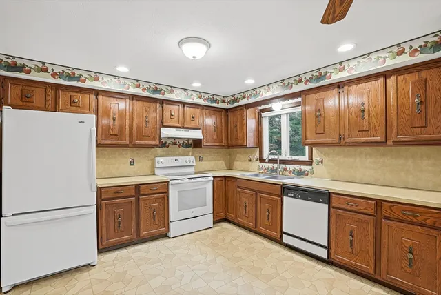 $575,000 | 4 Carby Drive, Mendon, MA 01756