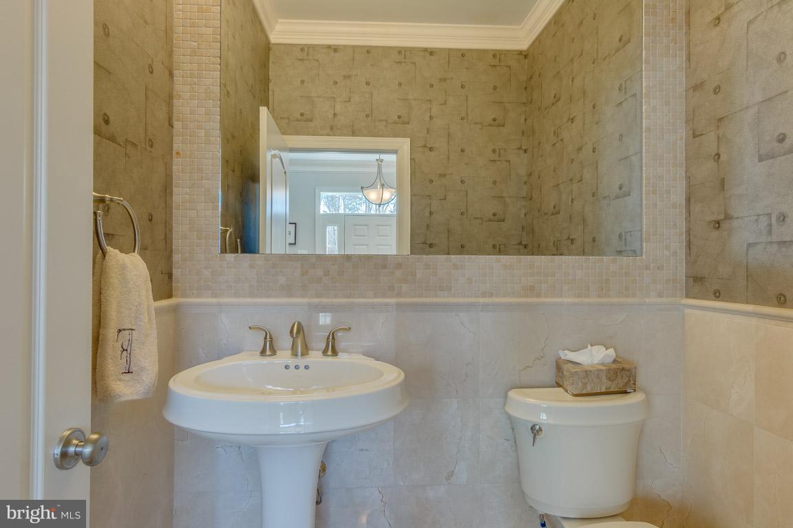 7612 Elmcrest Road Hanover, MD 21076 - Photo 4 of 30 Bath