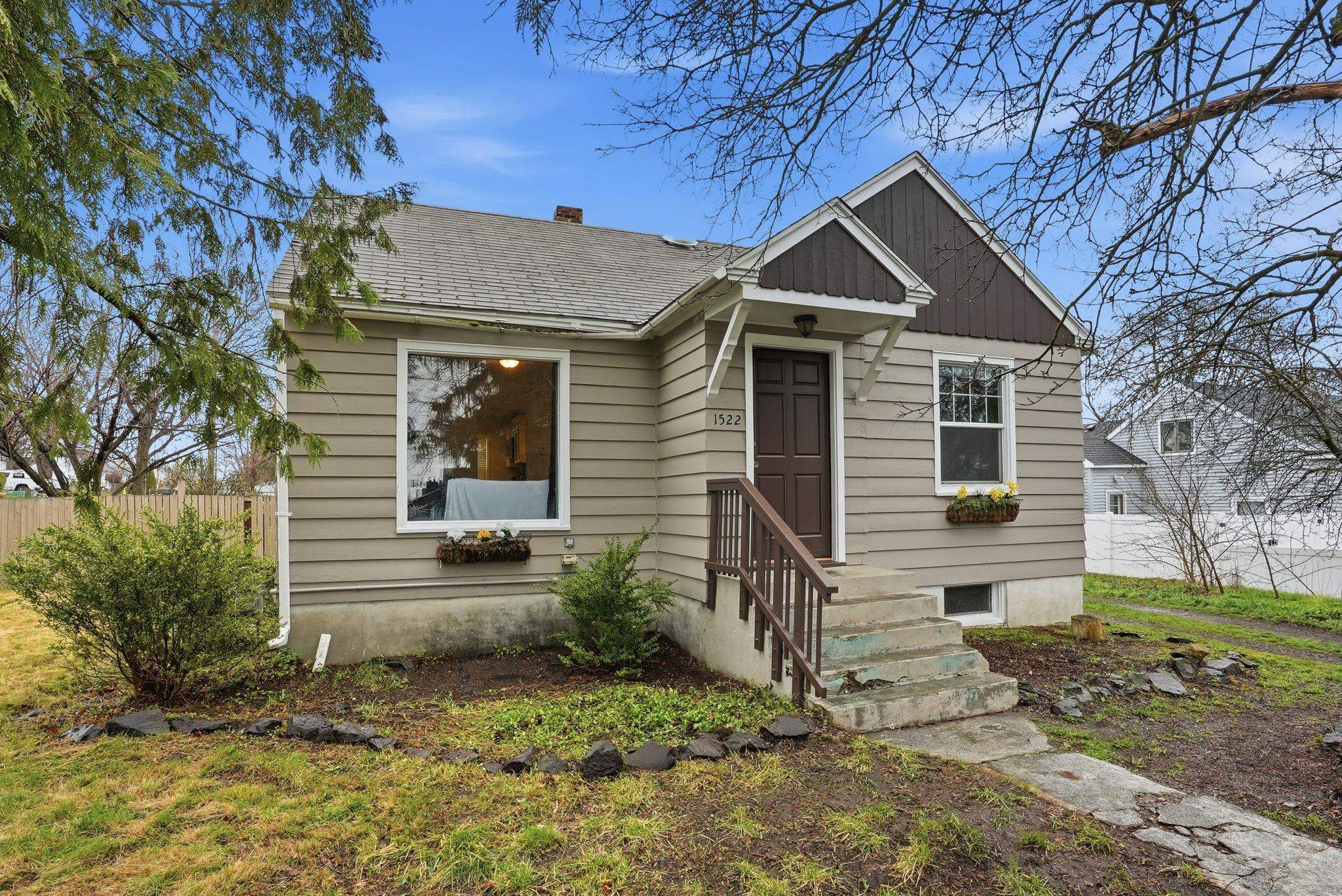 1522 North Locust Road Spokane, WA 99206 - Photo 2 of 15