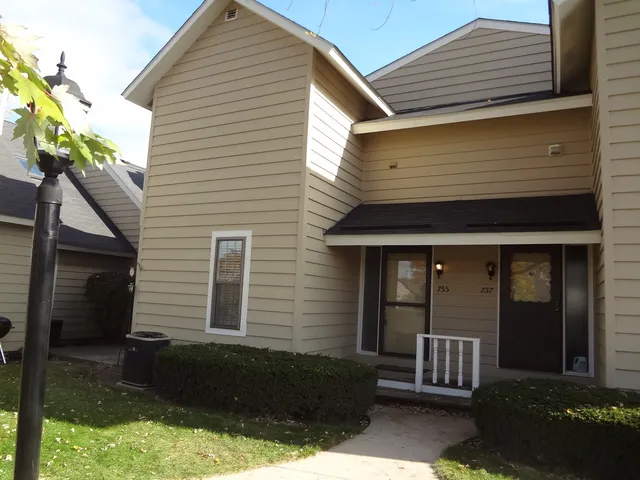 a view of a back yard of the house