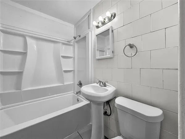 $1,945 | Undisclosed Address, Plant City, FL 33563
