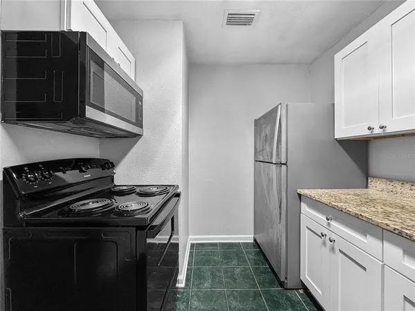 $1,945 | Undisclosed Address, Plant City, FL 33563