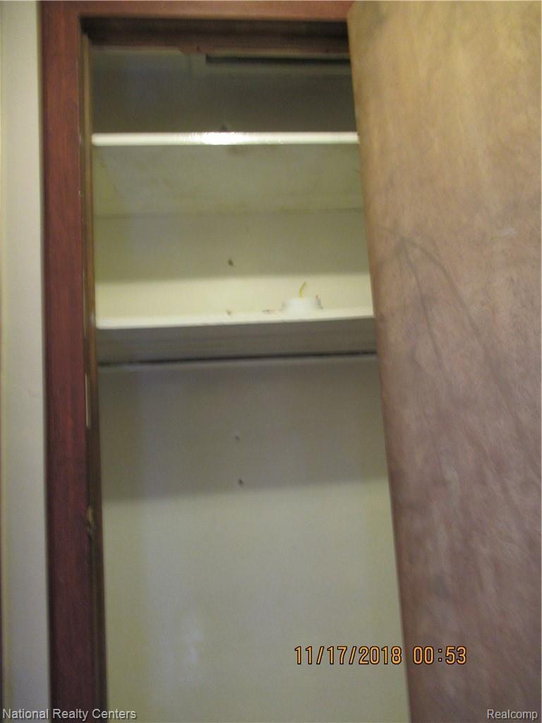 6579 Pelham Road Allen Park, MI 48101 - Photo 22 of 37 IMG_0031.JPG Closet next to Bedroom 3 for Extra Storage!