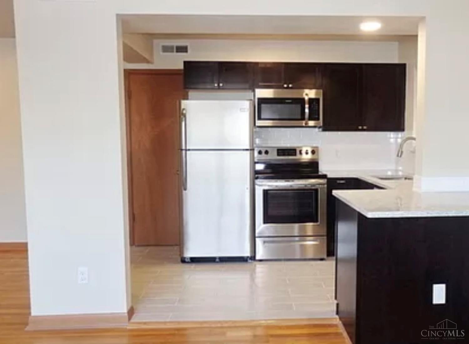 2659 Madison Road Cincinnati, OH 45208 - Photo 11 of 13 Gallery Image 11