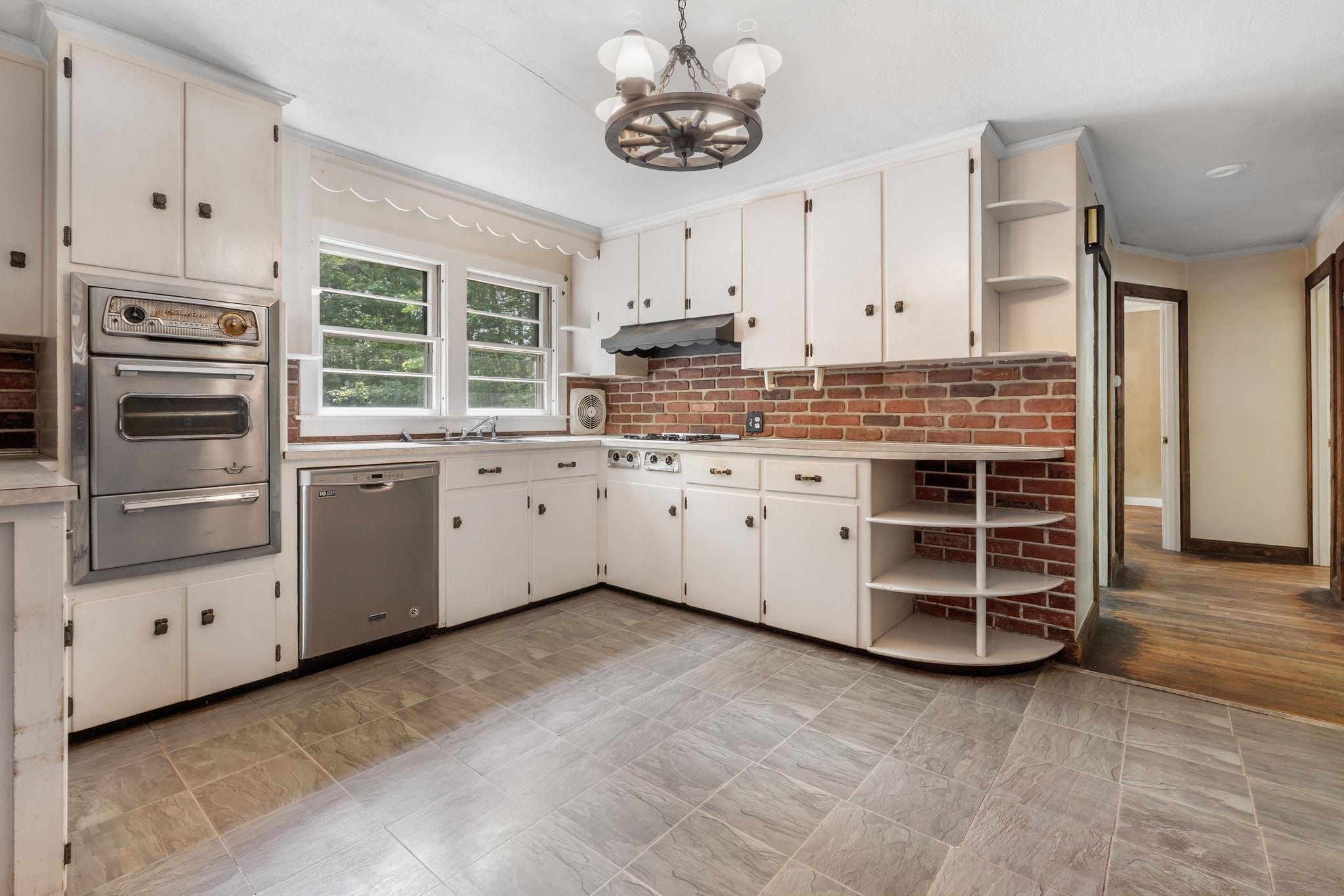 42 Oak Street Rochester, NH 03839 - Photo 6 of 36
