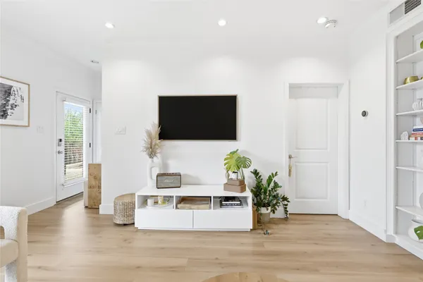 $2,900 | 1501 Barton Springs Road, Unit 104, Austin, TX 78704