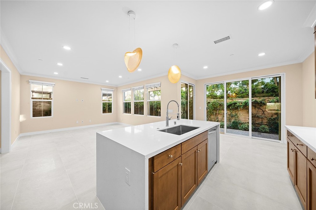 143 Rodeo Irvine, CA 92602 - Photo 5 of 37