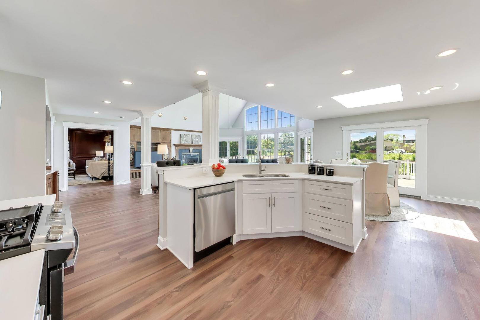 2074 Greenview Road Northbrook, IL 60062 - Photo 8 of 52 Gallery Image 8