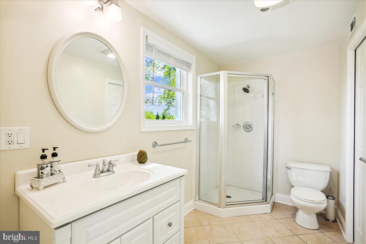 1806 Arcola Avenue Silver Spring, MD 20902 - Photo 10 of 32 Full and Large Bathroom