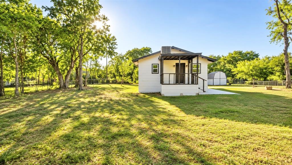 7061 Base Street Azle, TX 76020 - Photo 3 of 13 Gallery Image 3