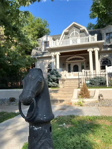 a view of a house with entertaining space