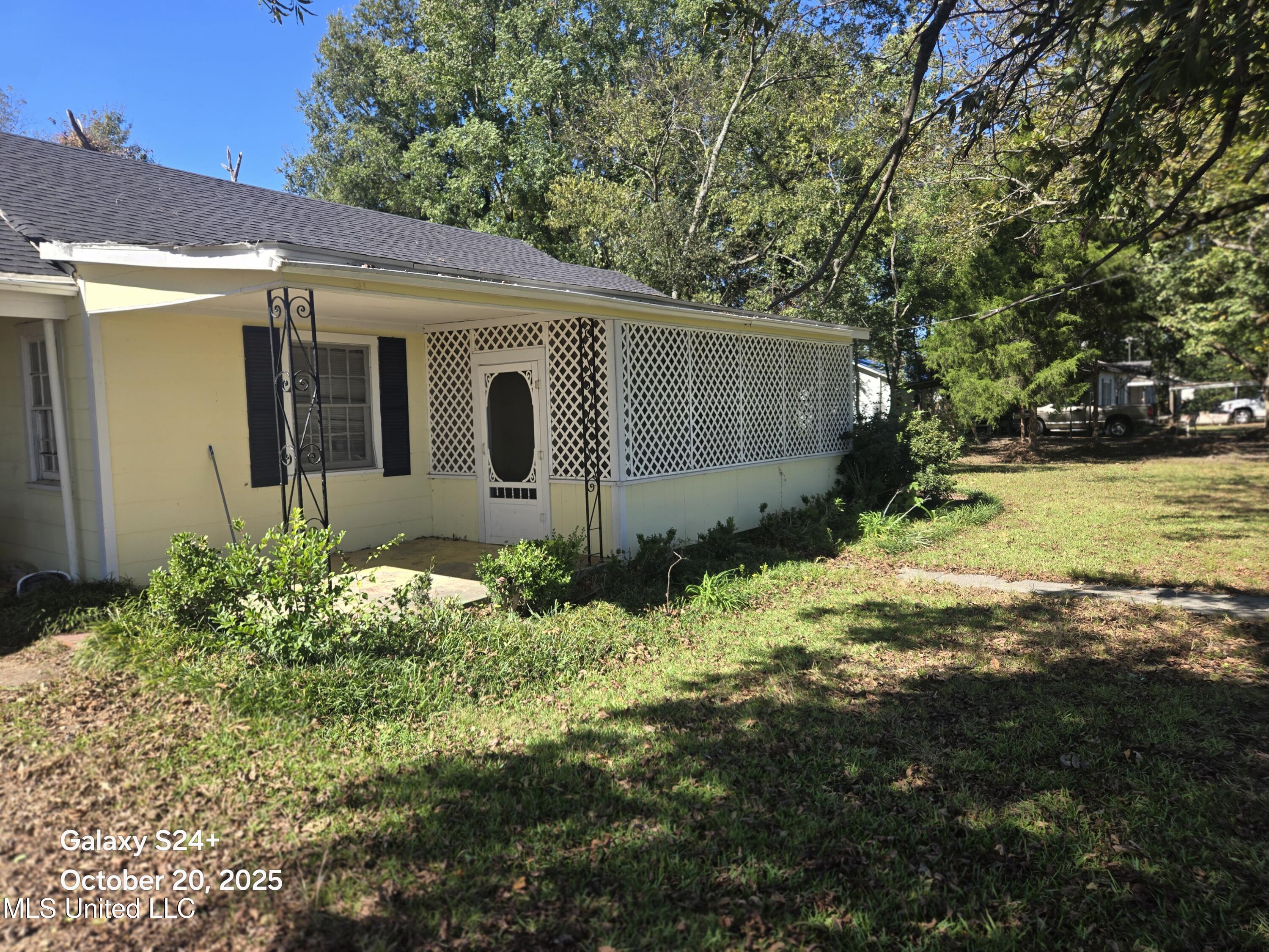 238 Front Street Silver City, MS 39166 - Photo 2 of 31 20251020_125857