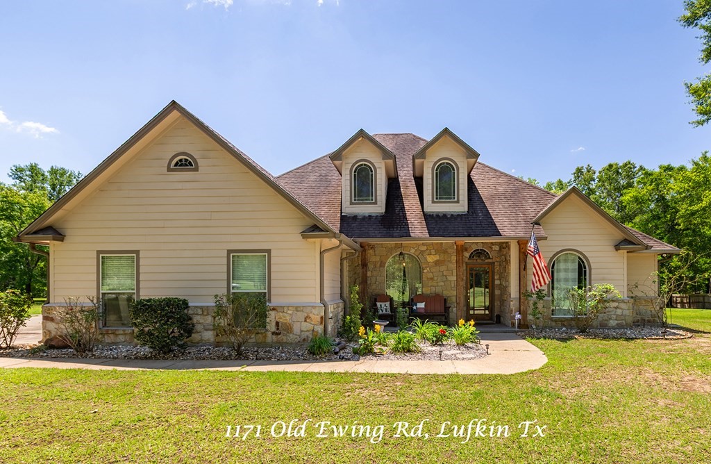 1171 Old Ewing Road Lufkin, TX 75901 - Photo 43 of 49 a front view of house with garden