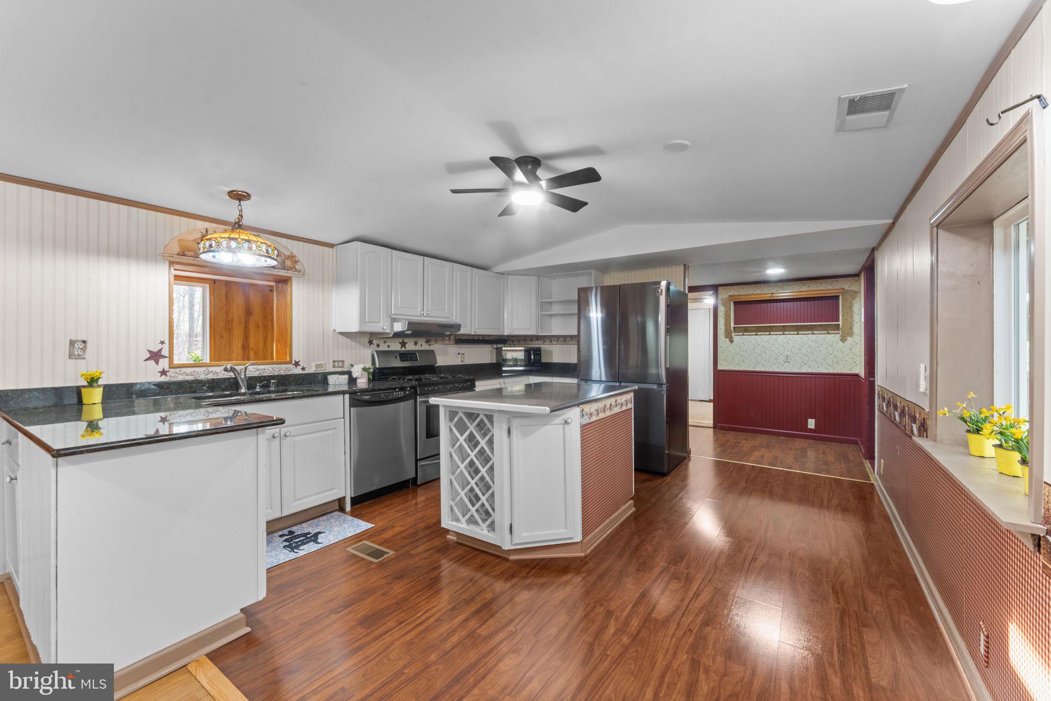 29082 Raccoon Ford Road Burr Hill, VA 22433 - Photo 17 of 78 You will love this kitchen.