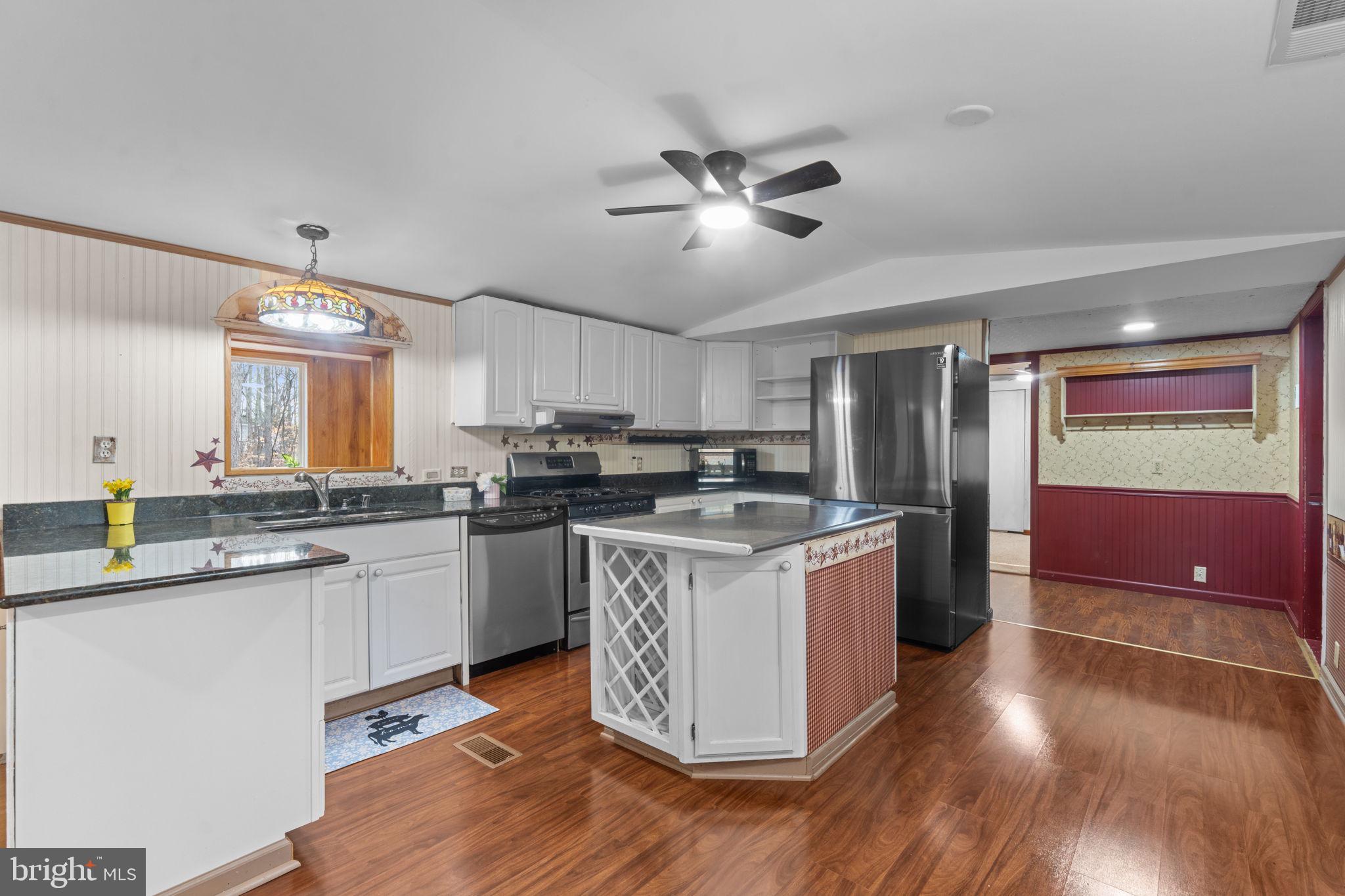 29082 Raccoon Ford Road Burr Hill, VA 22433 - Photo 18 of 78 Windows everywhere make this kitchen a pleasusure