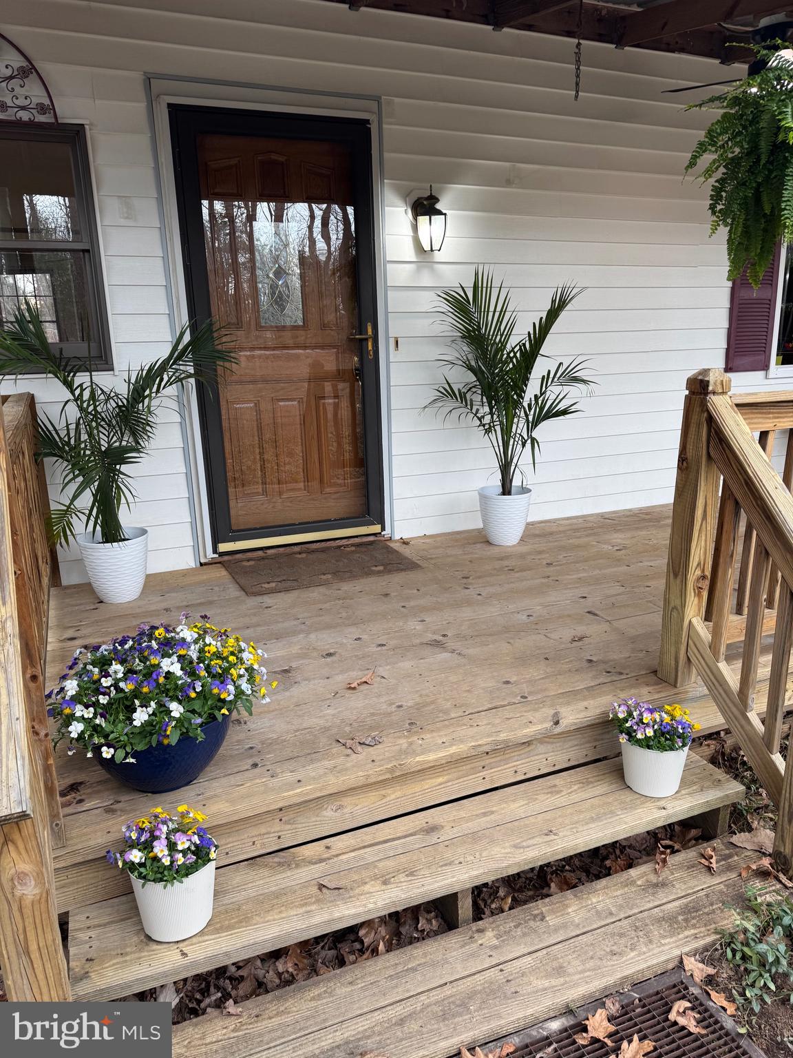 29082 Raccoon Ford Road Burr Hill, VA 22433 - Photo 3 of 78 a vase of flowers sitting on a table