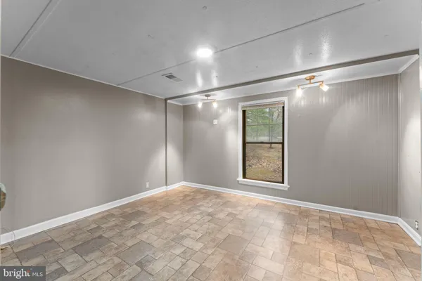 $345,000 | 29082 Raccoon Ford Road, Burr Hill, VA 22433